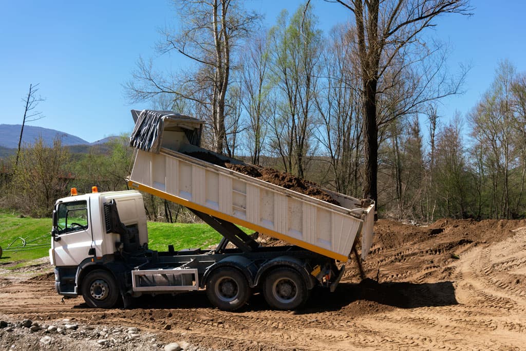 Le ayudamos a transportar material de obra con garantías