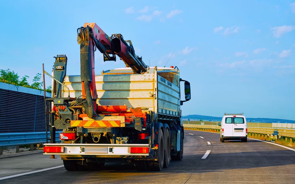 Ofrecemos servicios de transporte y grúa